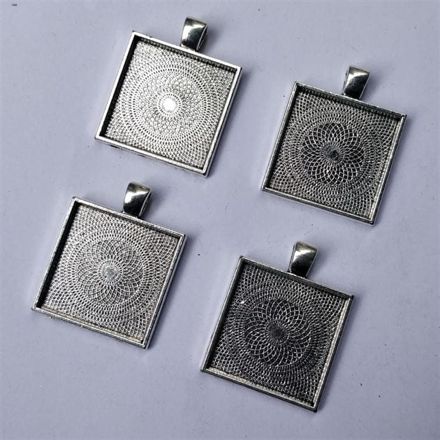 Crafteria GOLD PENDANT BEZELS D-09